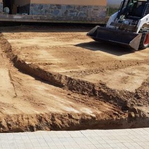 Rebaje y cimentación con mini excavadora en Fogars de la Selva