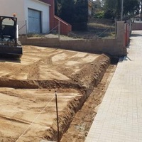 Rebaje y cimentación con mini excavadora en Fogars de la Selva